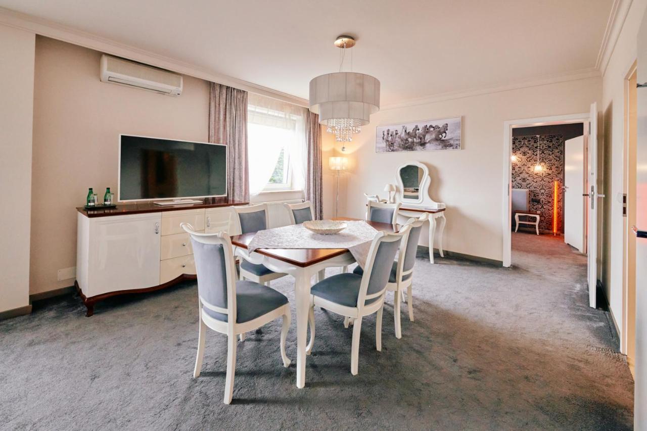 Bialy Dom Henlex Hotel Restauracja 포즈난 외부 사진