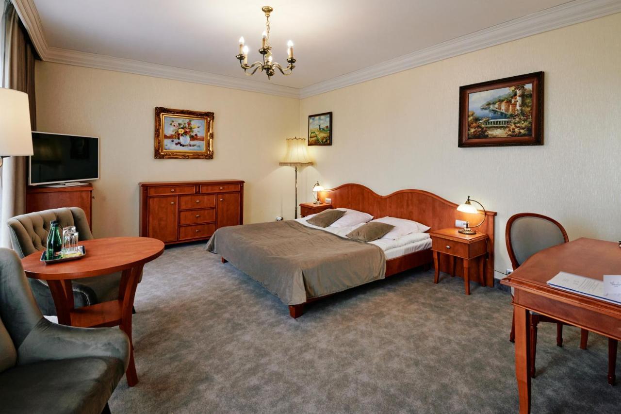 Bialy Dom Henlex Hotel Restauracja 포즈난 외부 사진