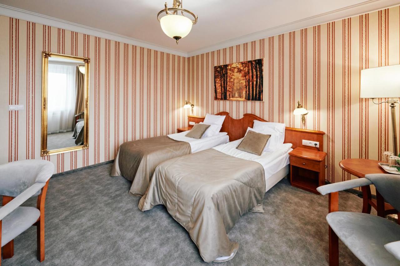 Bialy Dom Henlex Hotel Restauracja 포즈난 외부 사진