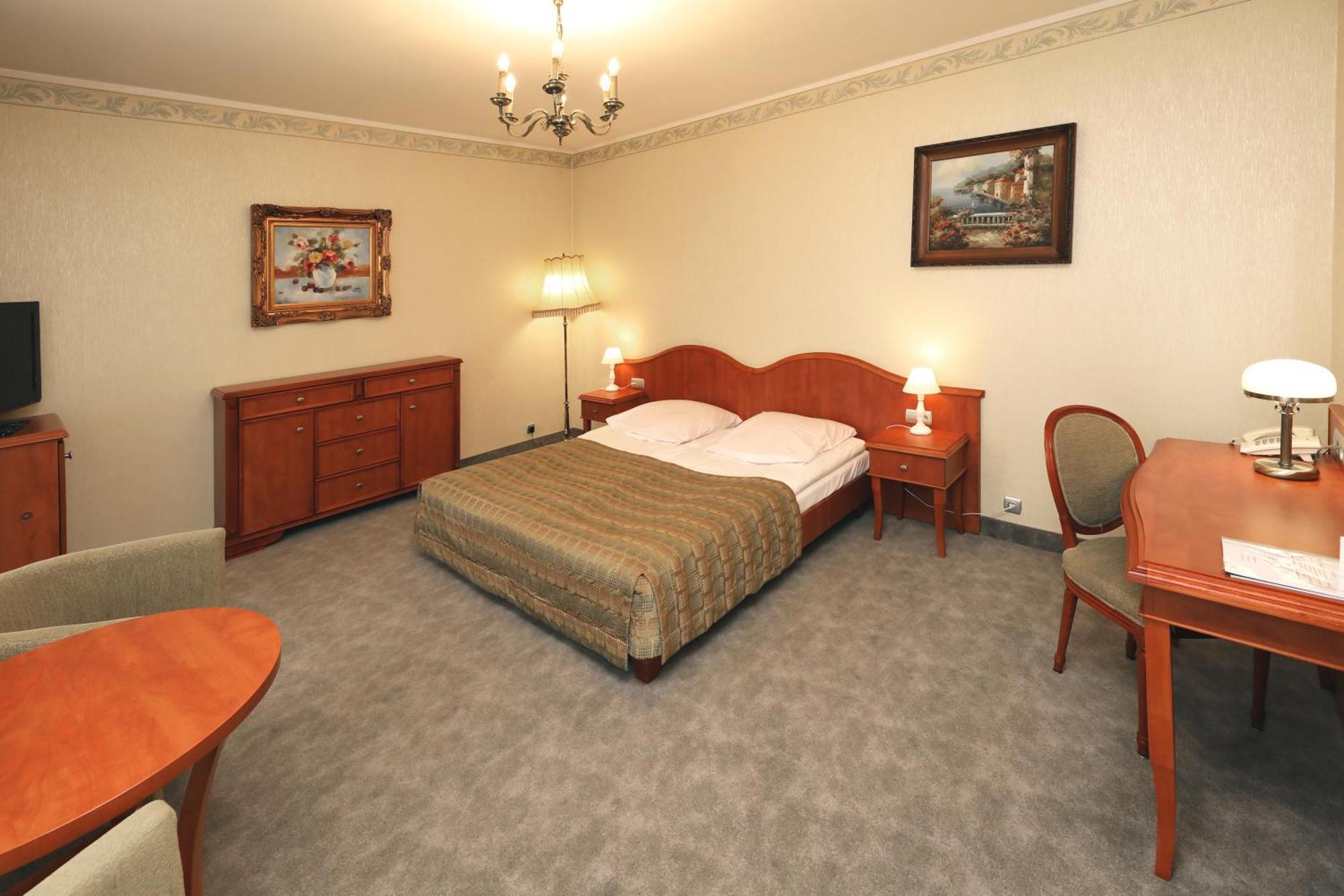 Bialy Dom Henlex Hotel Restauracja 포즈난 외부 사진