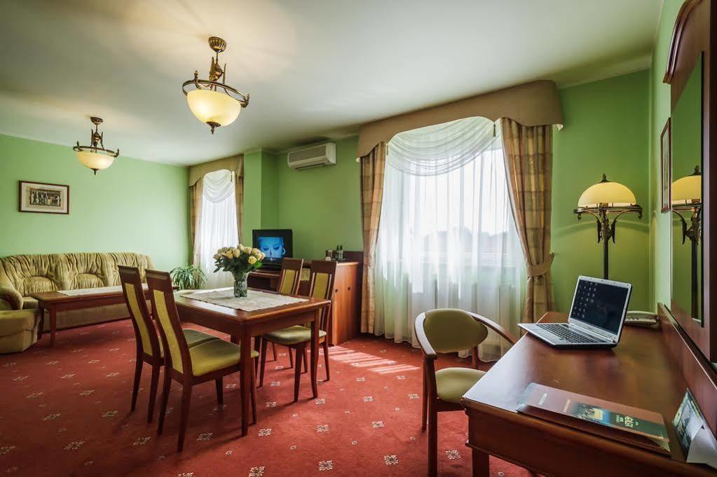 Bialy Dom Henlex Hotel Restauracja 포즈난 외부 사진