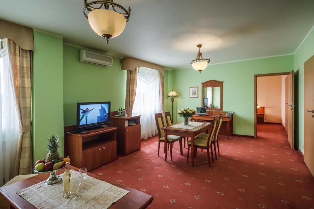 Bialy Dom Henlex Hotel Restauracja 포즈난 외부 사진
