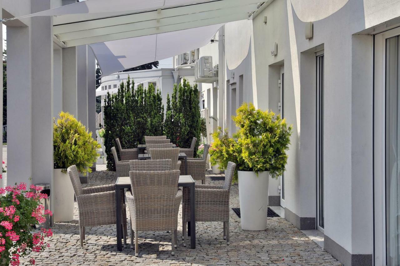 Bialy Dom Henlex Hotel Restauracja 포즈난 외부 사진